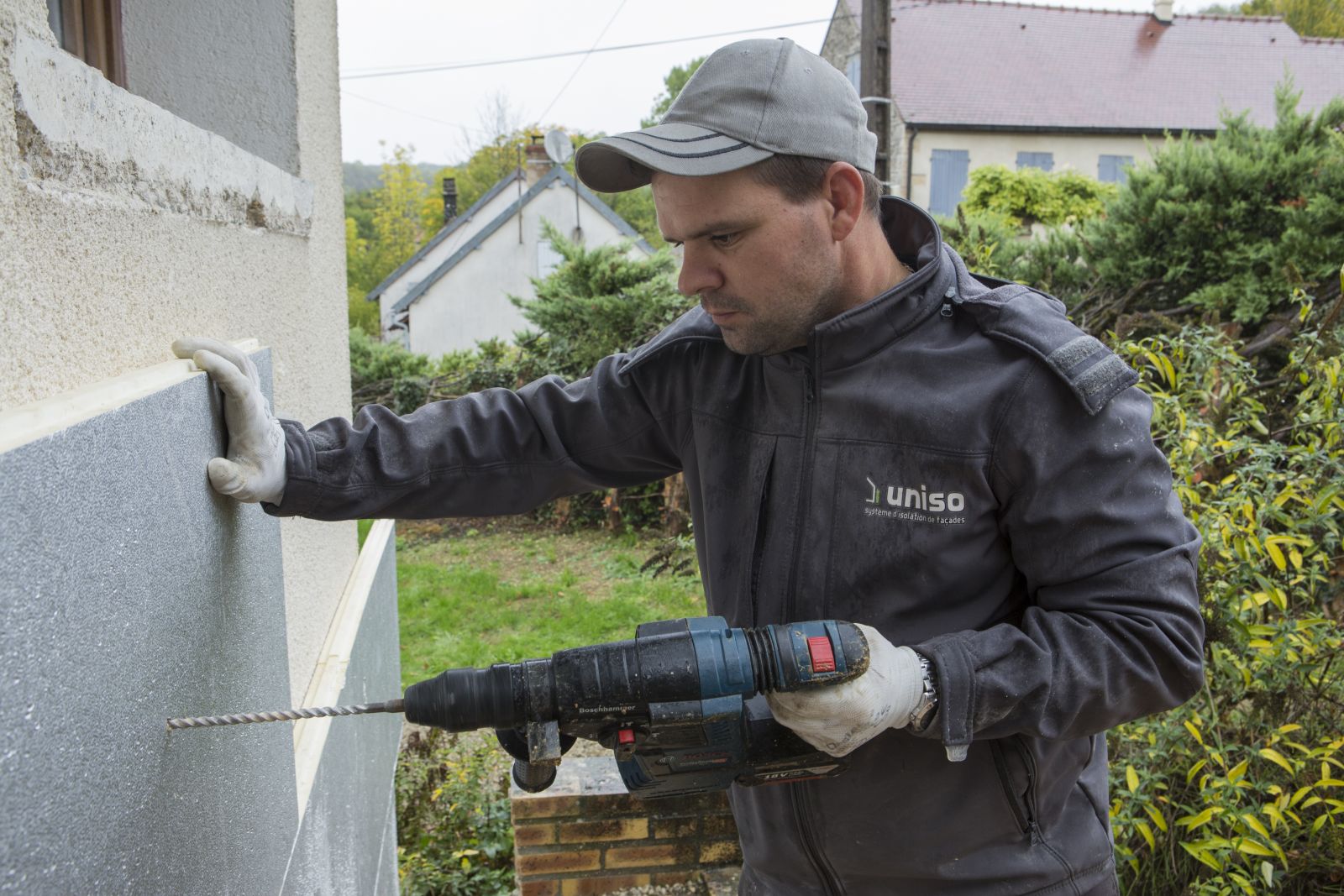 Pose panneau de chantier isolation extérieure