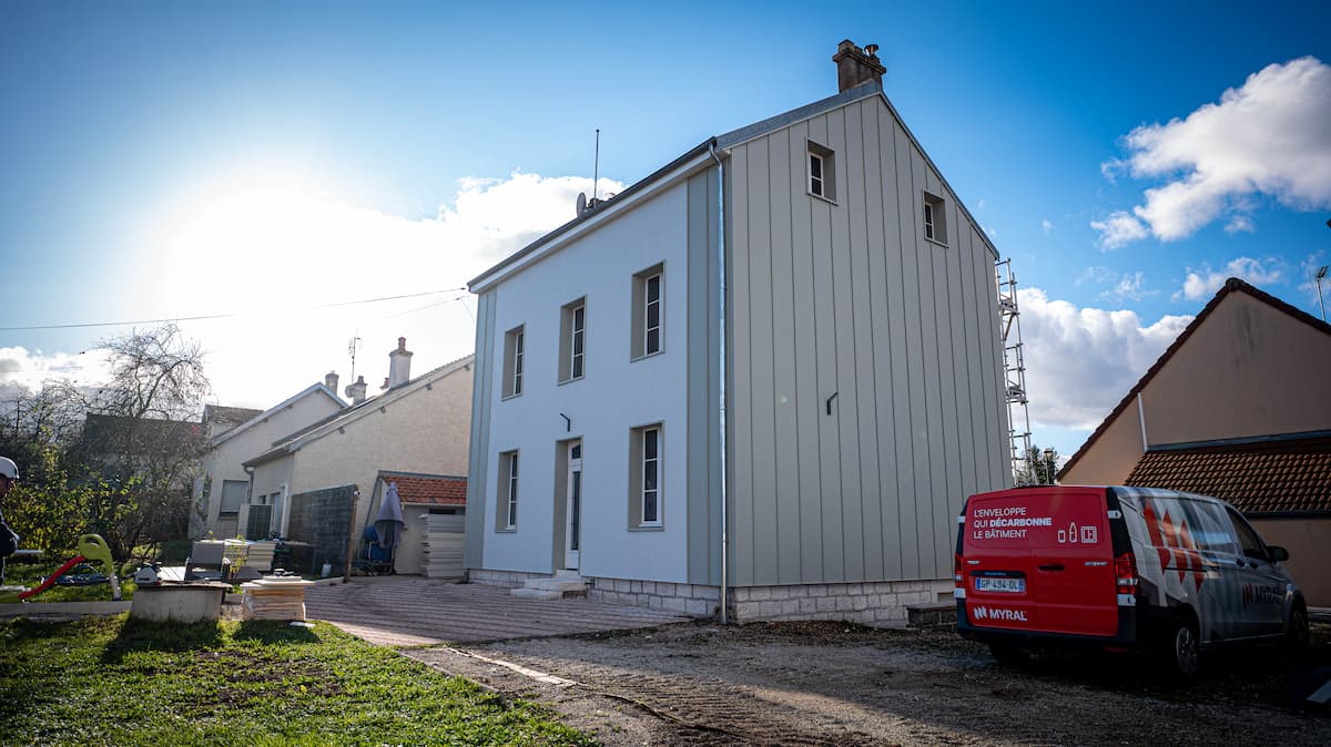 Maison avec ravelement de façade Uniso
