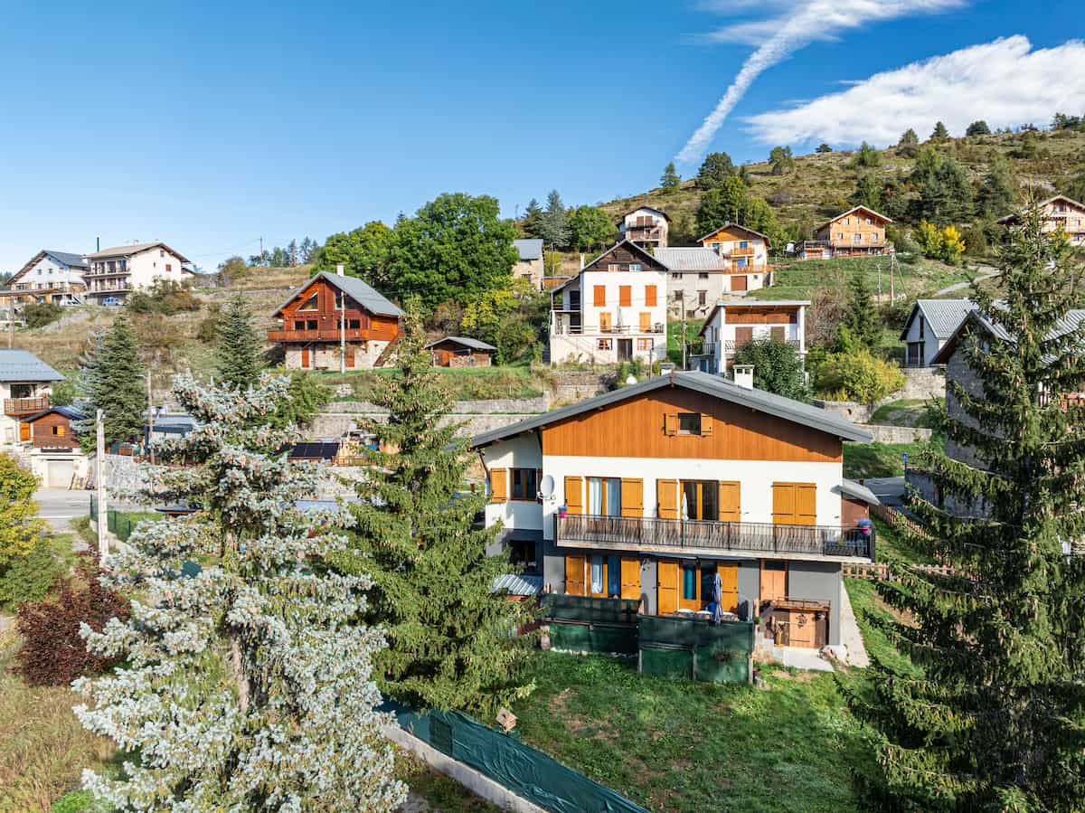 Rénovation énergétique d'une maison avec ITE Uniso