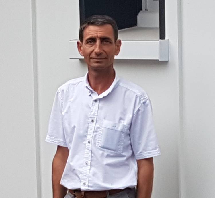 Bertrand Cado : avec le joint debout Uniso « ma maison est totalement relookée ! »