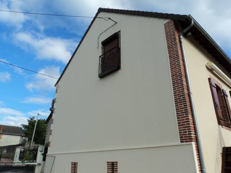 Mme Doisne : Avec Uniso, « il n’y a plus de moisissure et la façade est bien protégée »