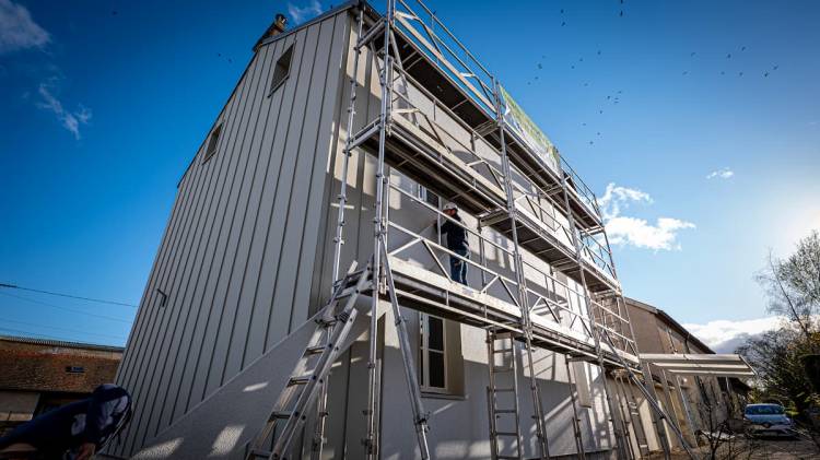 Ravalement de façade de sa maison : peut-il améliorer l'isolation ?