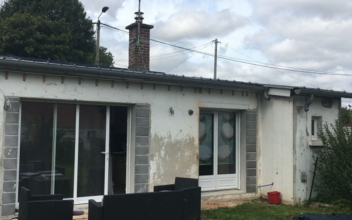 Isolation des murs extérieurs d'une maison à Beugnâtre
