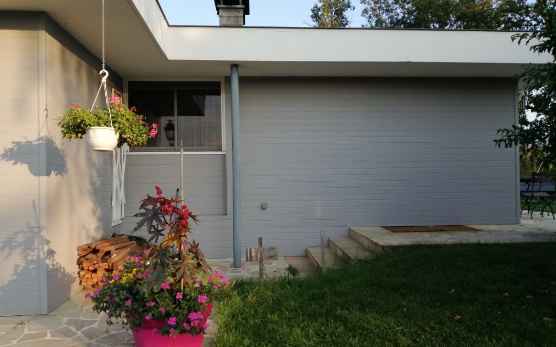 Isolation des murs par l'extérieur d'une maison de plain-pied