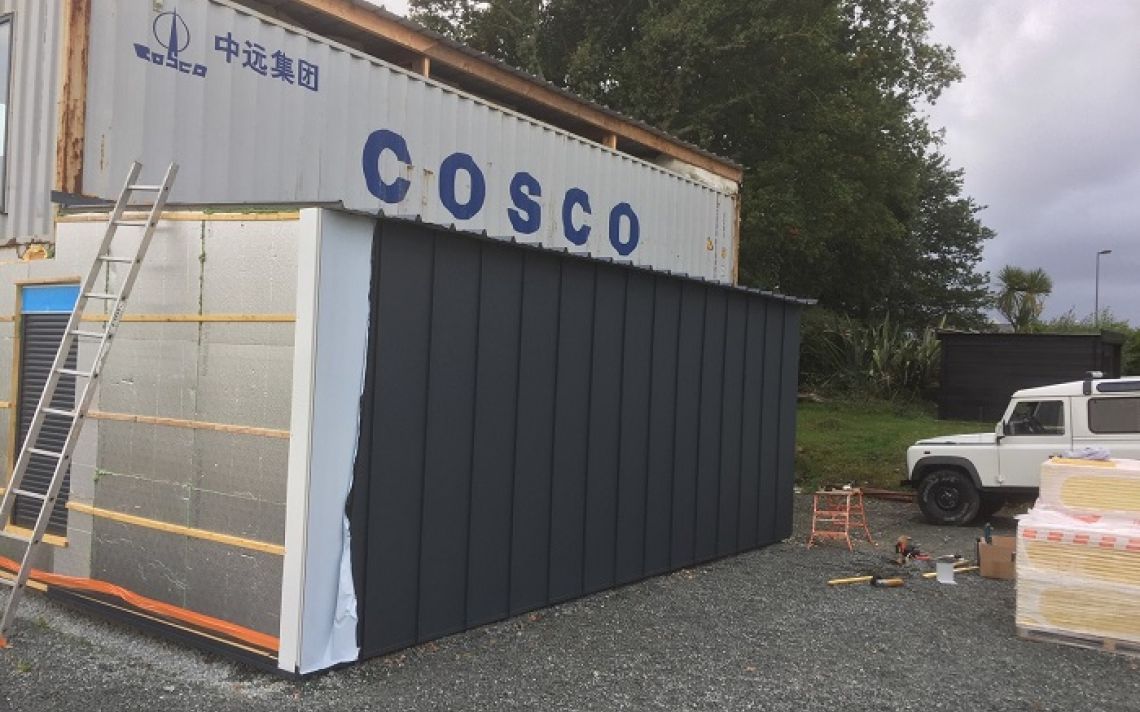 Isolation extérieure d’une maison container