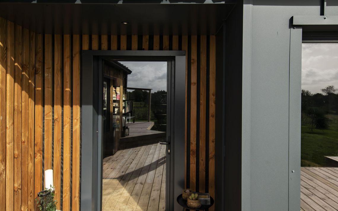 Isolation extérieure d’une maison container