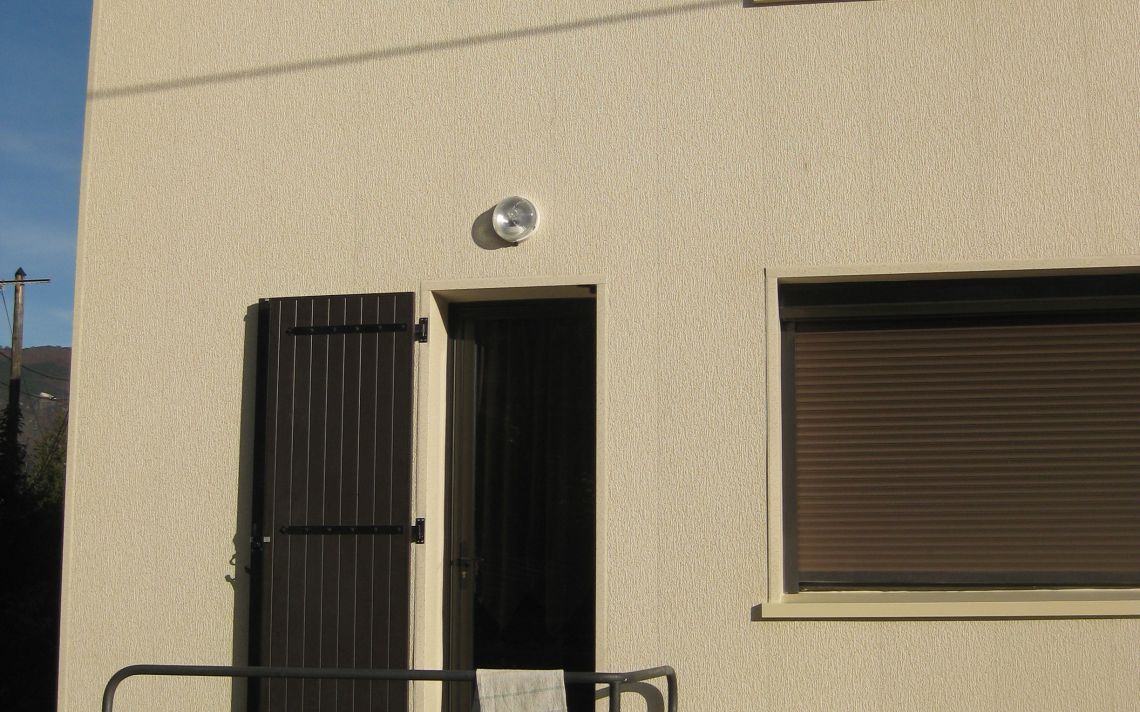 Isolation extérieure et protection de façades d'une maison datant des années 70