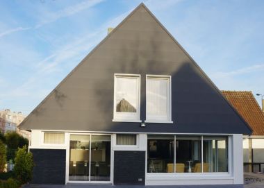 Isolation thermique et embellissement d'une grande maison avec jardin