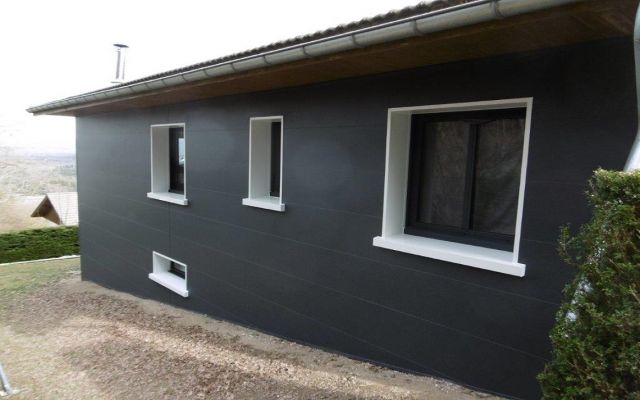 Une maison des années 80, plus moderne et mieux protégée