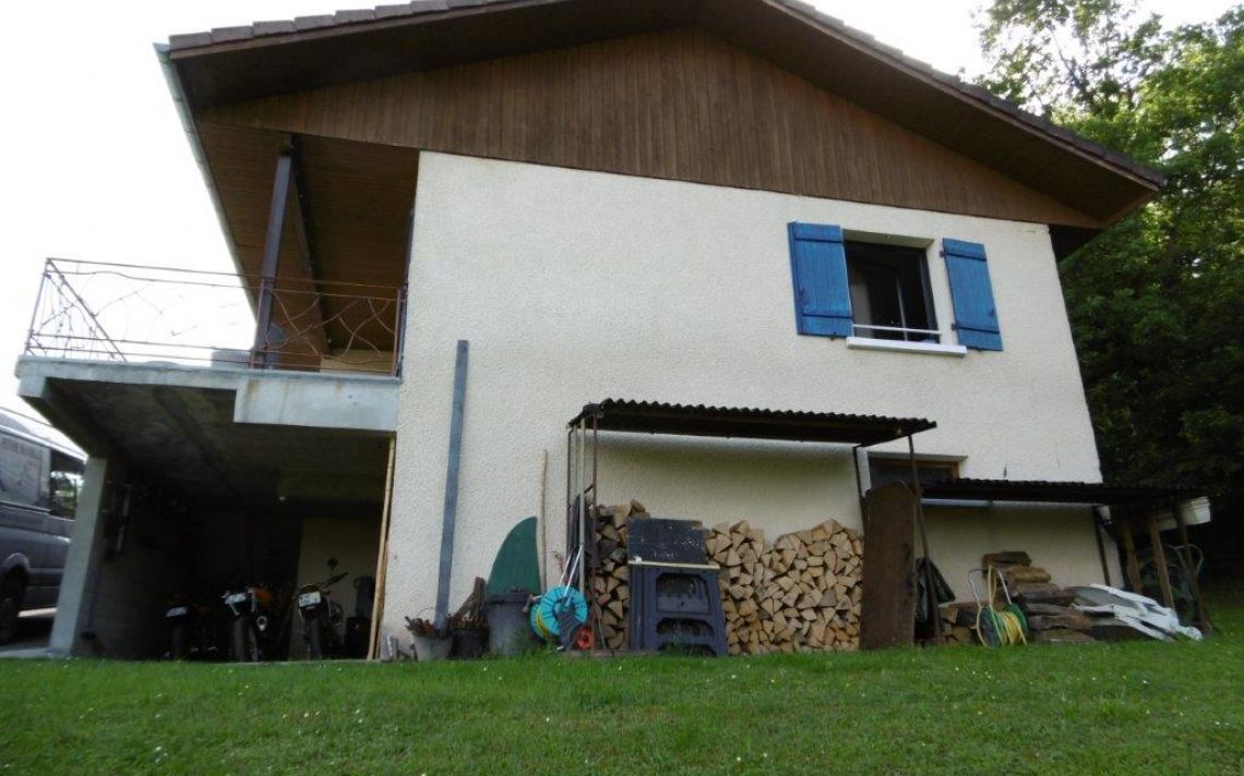 Une maison des années 80, plus moderne et mieux protégée