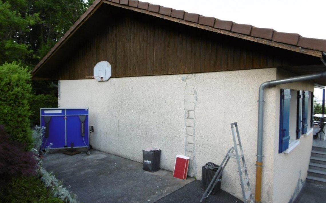 Une maison des années 80, plus moderne et mieux protégée