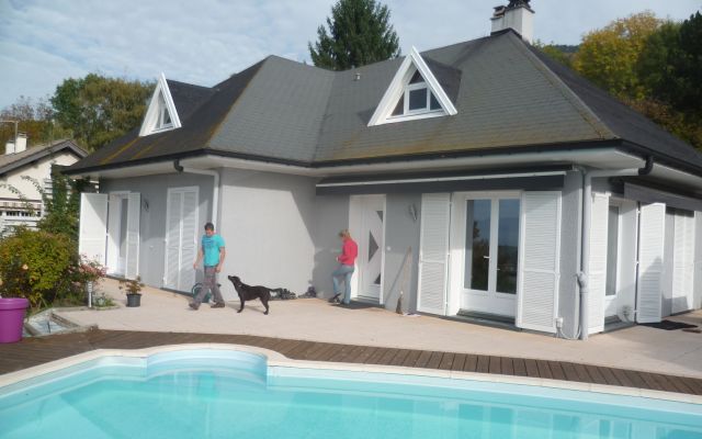 Pose de vêture isolante sur construction des années 1980